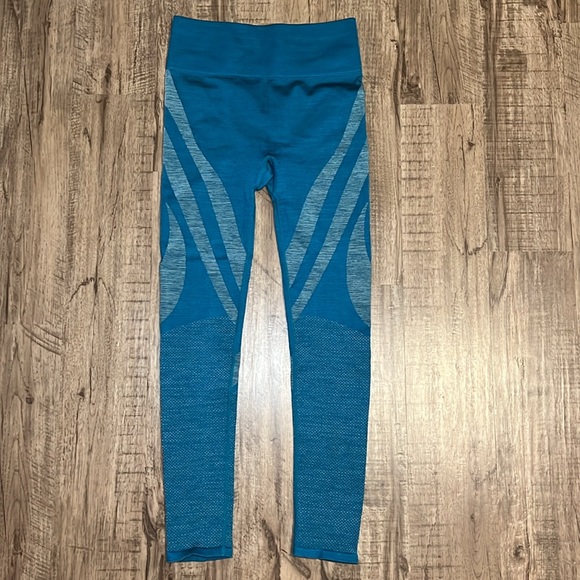 Fabletics, Medium - Picture 2 of 2